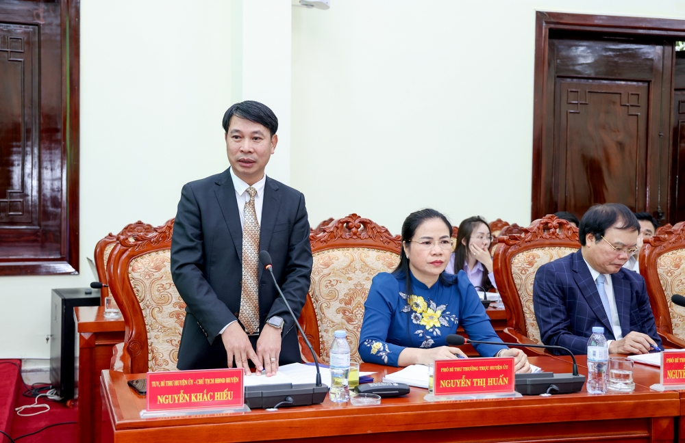Bí thư Huyện ủy Yên Lạc Nguyễn Khắc Hiếu phát biểu tại buổi làm việc. 