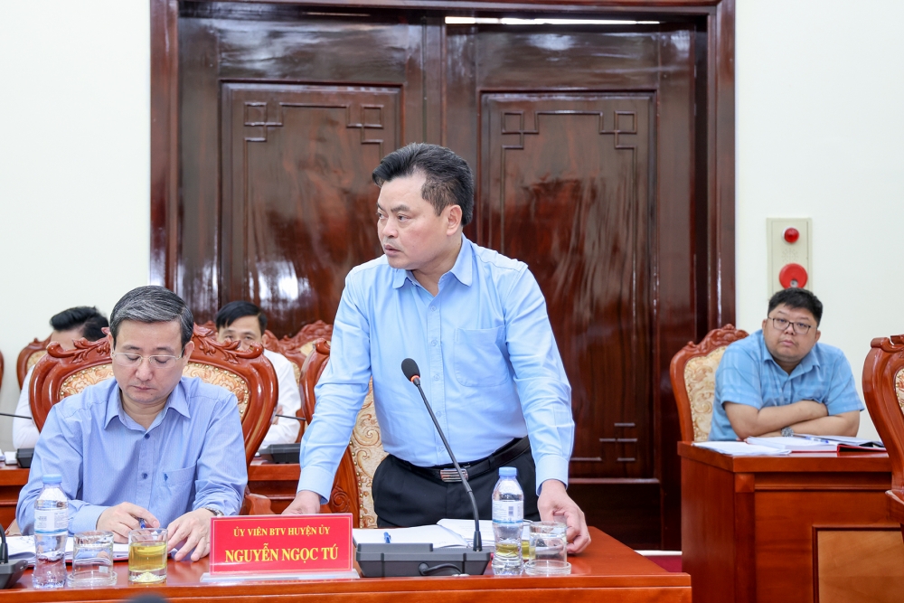 Chủ nhiệm Ủy ban Kiểm tra Huyện ủy Yên Lạc Nguyễn Ngọc Tú phát biểu tại buổi làm việc. 