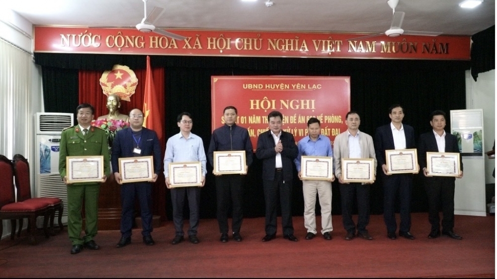 Huyện Yên Lạc: Khen thưởng công tác phòng chống, xử lý vi phạm đất đai
