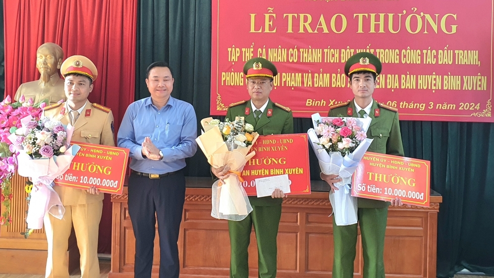 Huyện Bình Xuyên: Khen thưởng công tác đấu tranh, phòng chống tội phạm