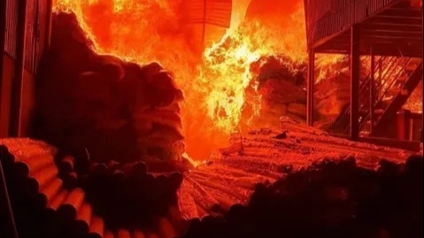 Vĩnh Phúc: Cháy lớn tại xưởng nhựa ở huyện Yên Lạc