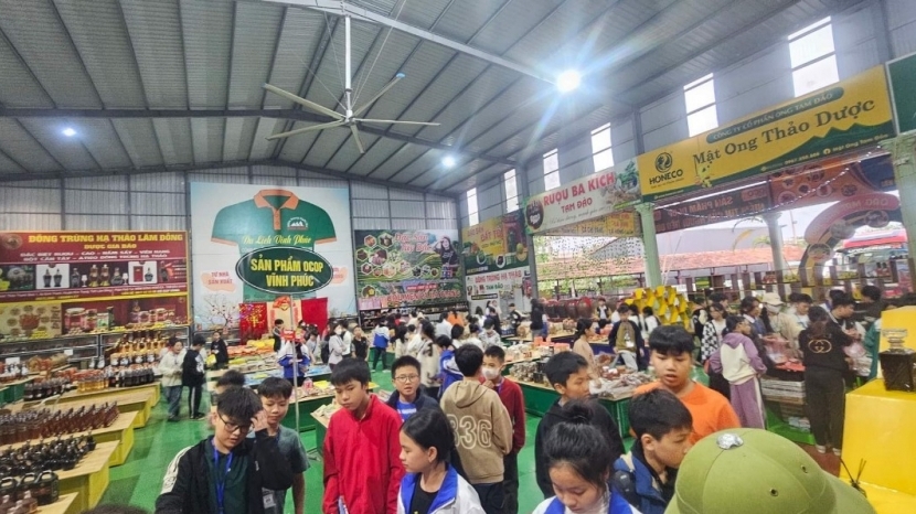 Trạm dừng nghỉ IC4 Tam Đảo Xanh thu hút hàng nghìn du khách về Lễ hội Tây Thiên