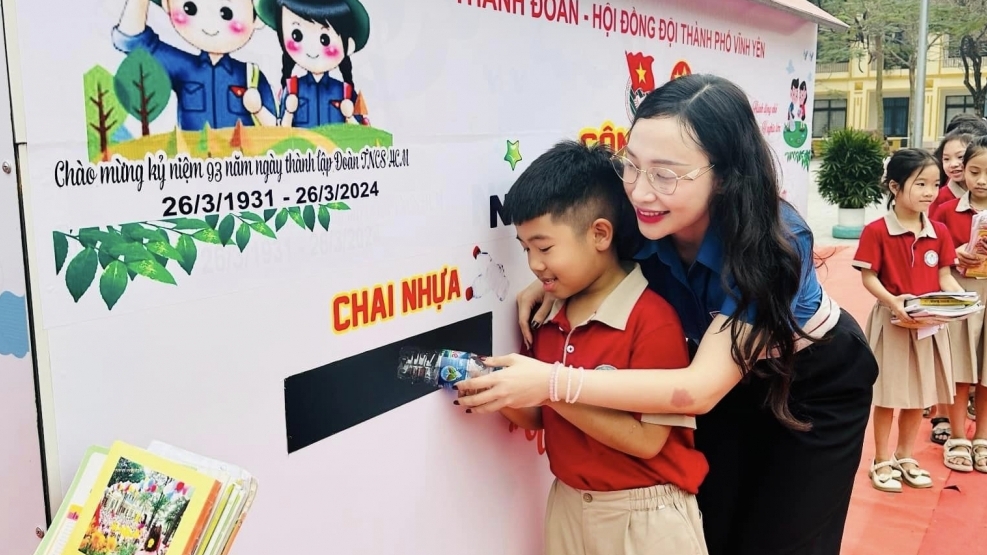 Thành đoàn Vĩnh Yên trao tặng 2 công trình “Ngôi nhà kế hoạch nhỏ”