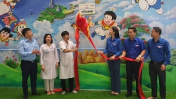 Hoa hậu Nguyễn Thúc Thùy Tiên tặng khu vui chơi cho Bệnh viện sản nhi Vĩnh Phúc