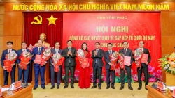 Vĩnh Phúc: Công bố các quyết định về sắp xếp tổ chức bộ máy và cán bộ