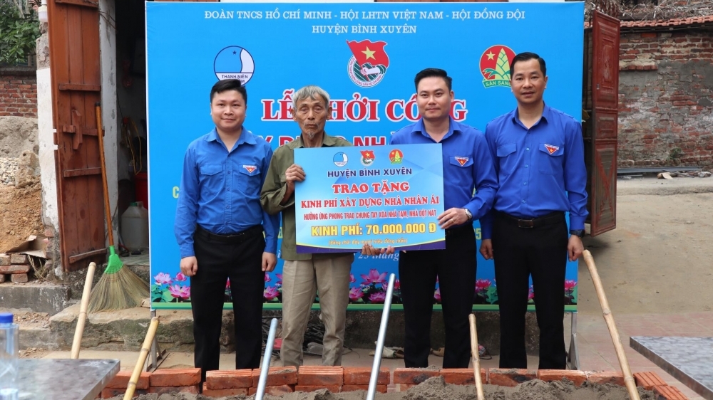 Tuổi trẻ Bình Xuyên chung tay xóa nhà tạm, nhà dột nát