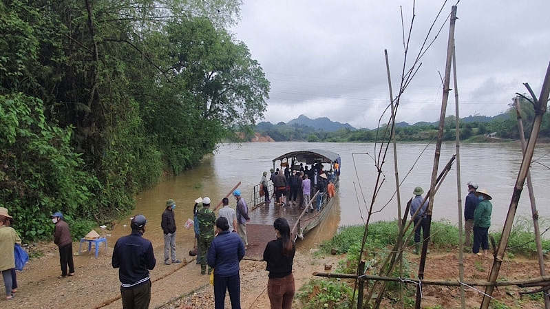 Vụ lật đò trên sông Gâm: Tìm thấy thi thể người con cách hiện trường 3km