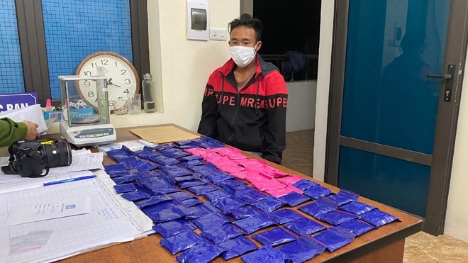 Bắt đối tượng mang 18.000 viên ma túy tổng hợp từ Lào về Việt Nam