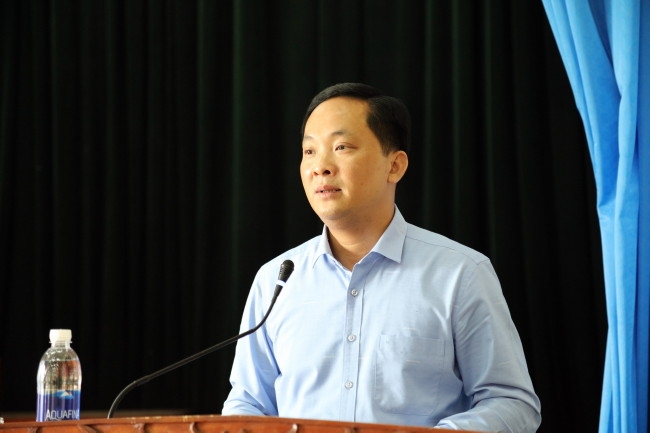 Đ/c Vũ Đức Kim – HUV, Bí thư Đảng ủy thị trấn Thổ Tang phát biểu tại hội nghị.