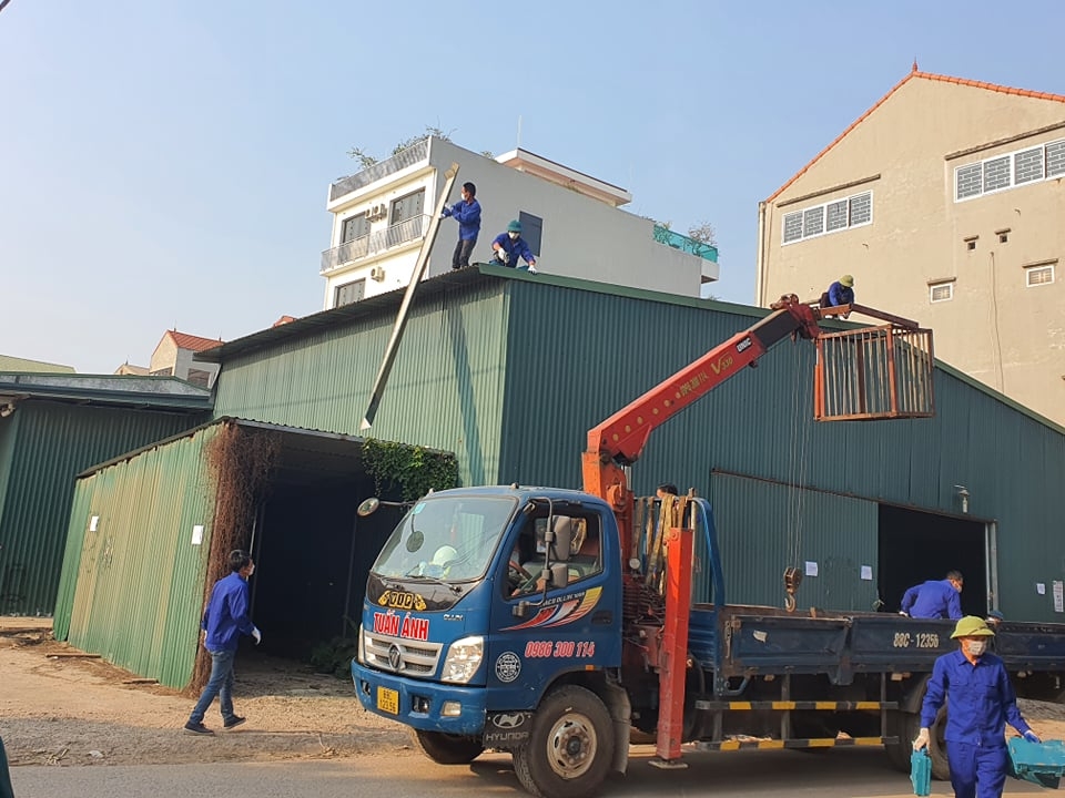 Tháo dỡ công trình xây dựng trái phép của hộ ông Lê Văn Quân ở tổ dân phố Bắc Cường, thị trấn Thổ Tang, huyện Vĩnh Tường.