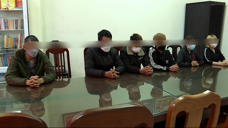 Vĩnh Phúc: Triệu tập nhóm đối tượng làm giả hàng trăm giấy khám sức khỏe và giấy xét nghiệm COVID-19