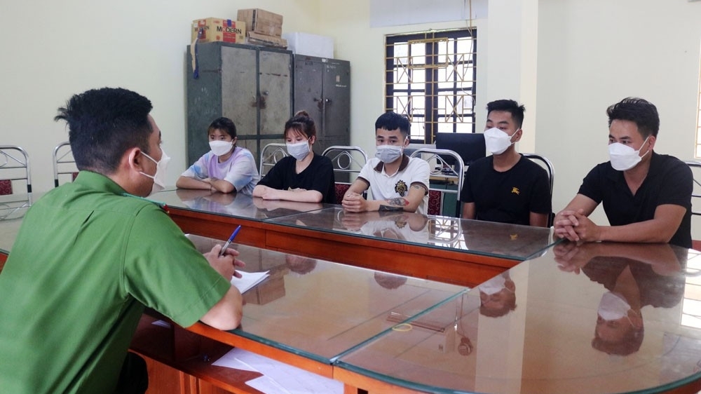 Lào Cai: Bắt 5 đối tượng sử dụng chất ma túy trong quán karaoke