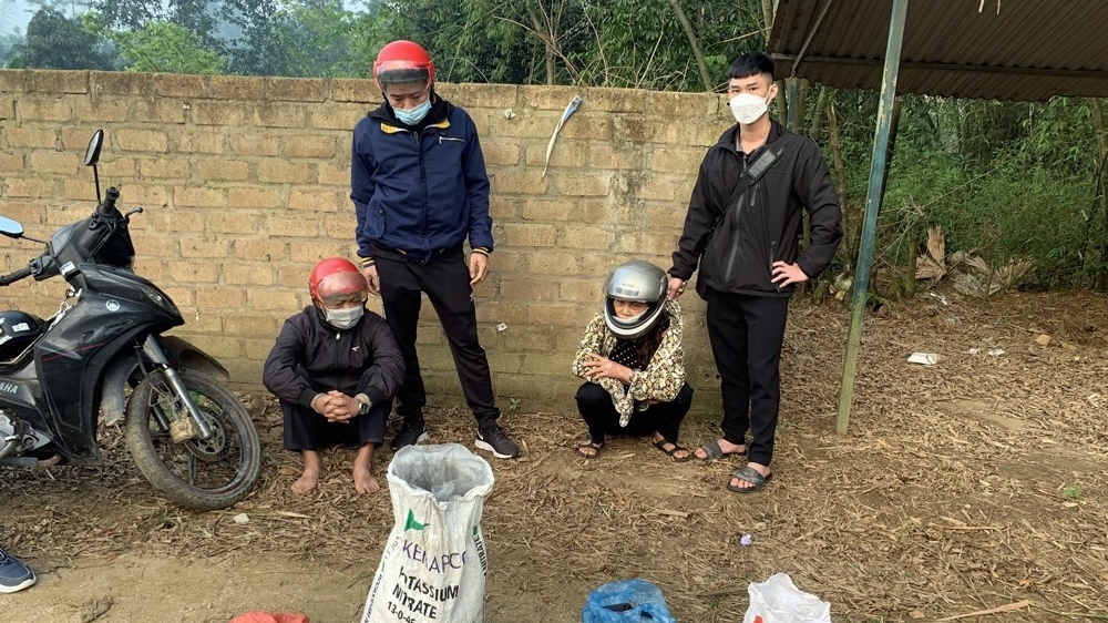 Lào Cai: 2 vợ chồng mua bán, tàng trữ trái phép hơn 20kg thuốc nổ