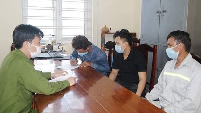 Yên Bái: Bắt 3 đối tượng bóc trộm 270 kg vỏ quế đem bán