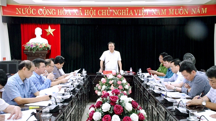 Ông Nguyễn Xuân Thông - Chủ tịch UBND huyện Yên Lạc cùng các cơ quan ban ngành 