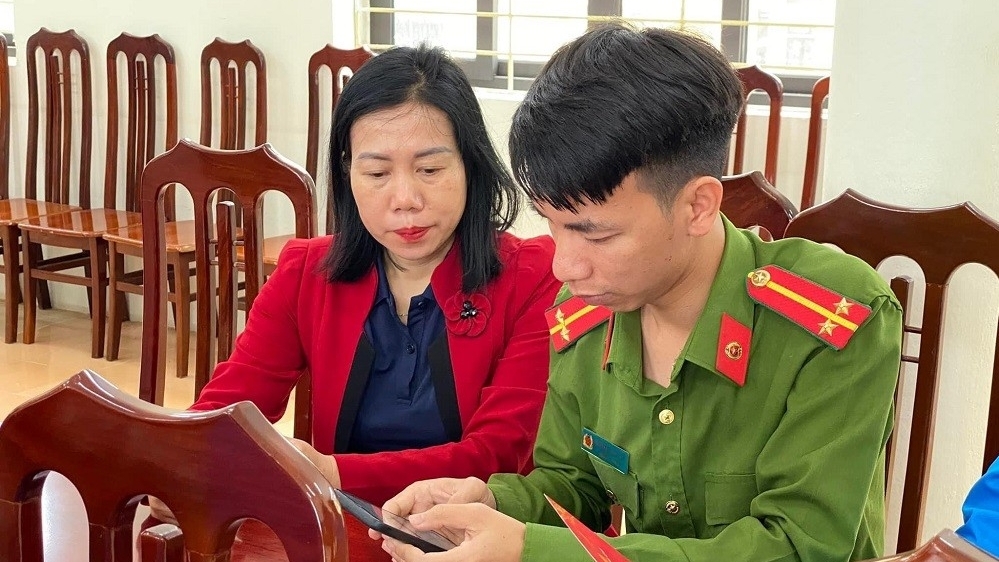 Vĩnh Phúc: Công an Yên Lạc kích hoạt hơn 2.000 tài khoản định danh điện tử trên VNeID