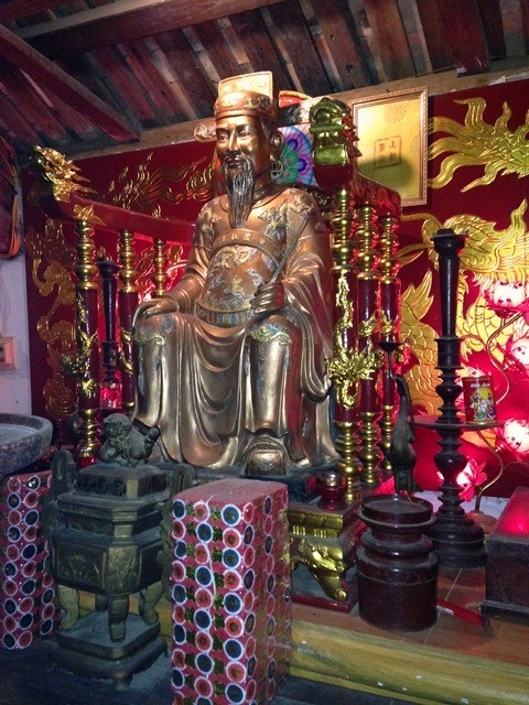 Tượng Tế tửu Nguyễn Duy Thì.