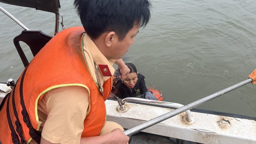 Vĩnh Phúc: Kịp thời cứu sống một người phụ nữ rơi xuống sông Hồng
