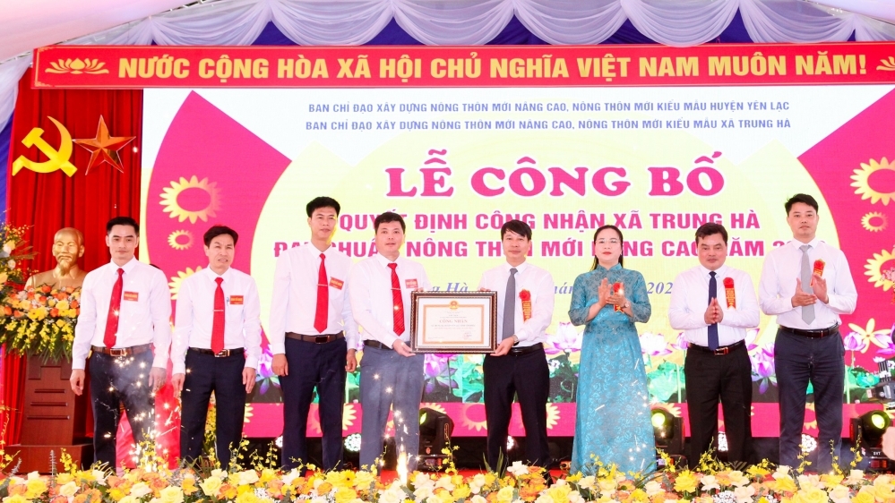 Yên Lạc - Vĩnh Phúc: Xã Trung Hà đón Bằng công nhận đạt chuẩn nông thôn mới nâng cao