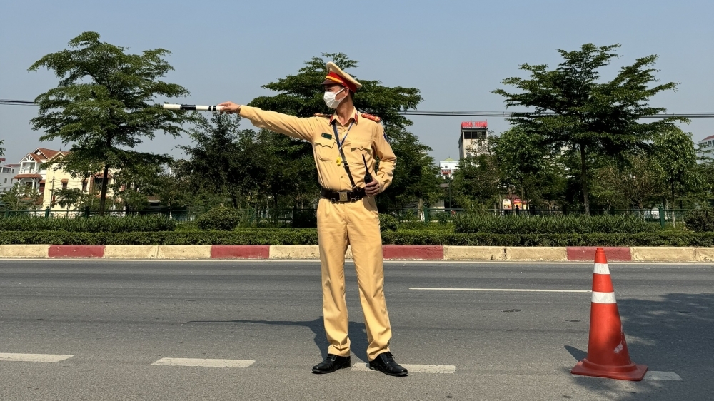 Công an huyện Bình Xuyên: "Đội nắng" đảm bảo trật tự ATGT dịp nghỉ lễ