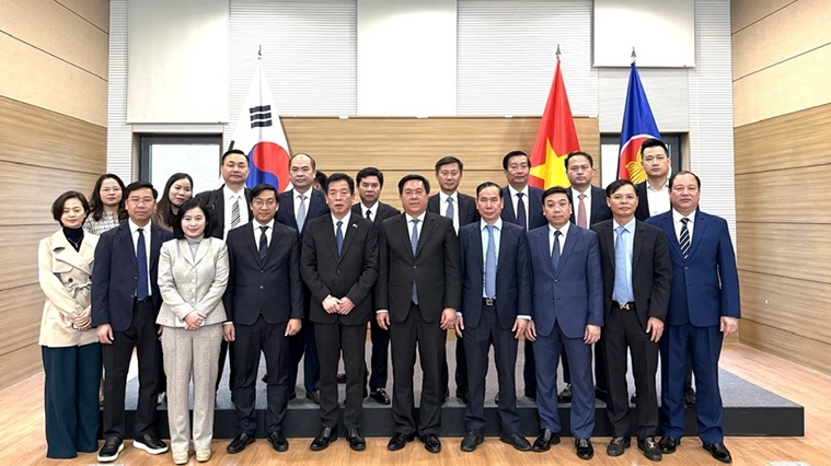 Chủ tịch tỉnh Vĩnh Phúc chào xã giao Đại sứ đặc mệnh toàn quyền Việt Nam tại Hàn Quốc