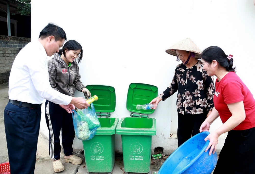 Mô hình phân loại rác thải tại nguồn, dùng chế phẩm sinh học xử lý rác hữu cơ tại nhà của hội viên phụ nữ xã phát huy hiệu quả, góp phần bảo vệ môi trường.