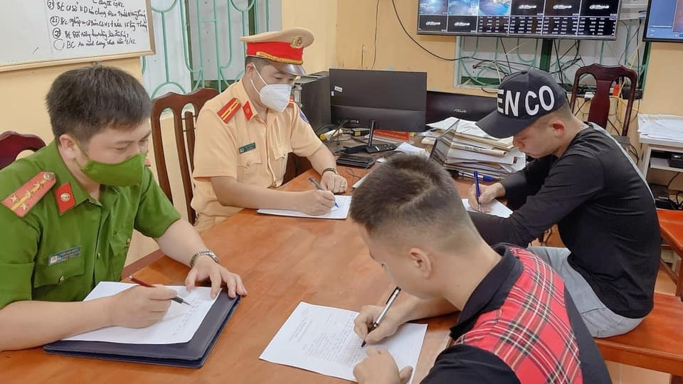 Tuyên Quang: Xử lý nam thanh niên bốc đầu xe chở bạn gái