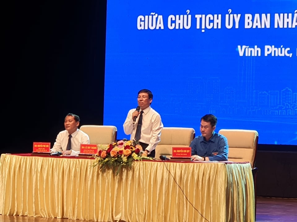 Chủ tịch UBND tỉnh Vĩnh Phúc trả lời các ý kiến các thanh niên