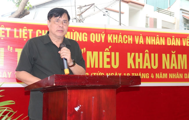 Đ.c Nguyễn Ngọc Bình, Ủy viên BTV Tỉnh ủy, Bí thư thành ủy Vĩnh Yên phát biểu tại buổi lễ