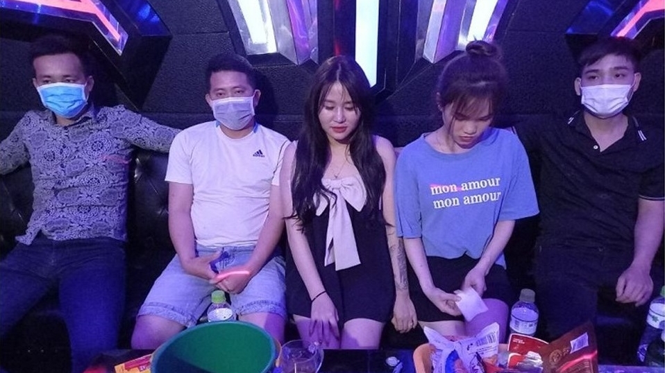 Phúc Yên (Vĩnh Phúc): Nhóm thanh niên bay lắc tại quán Karaoke TITANIC