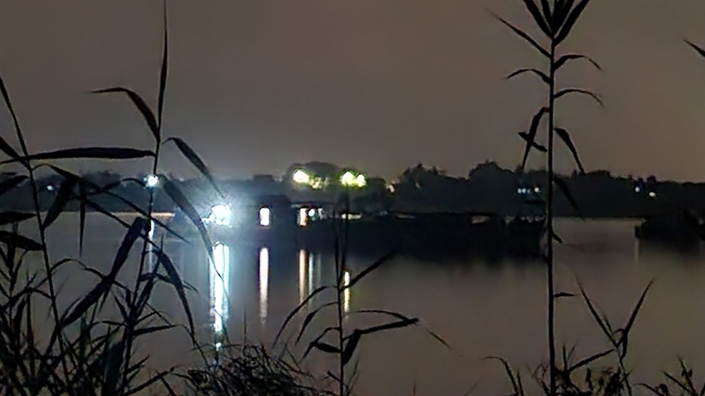 Phú Thọ: Tàu cát dàn trận "đục khoét" sông Hồng trong đêm