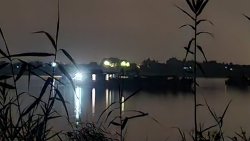 Phú Thọ: Tàu cát dàn trận "đục khoét" sông Hồng trong đêm