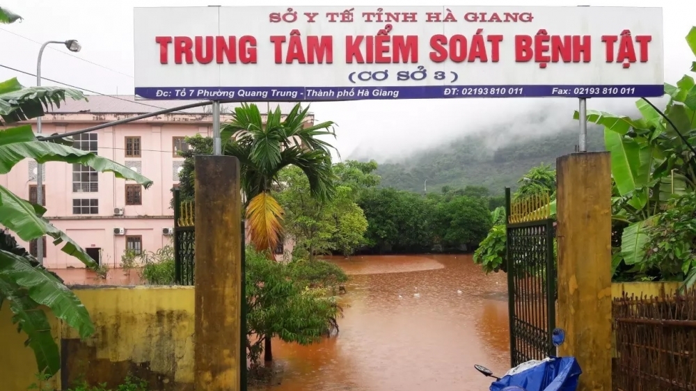 Hà Giang: Khai trừ ra khỏi Đảng Giám đốc CDC, khiển trách nguyên chủ tịch UBND huyện Yên Minh