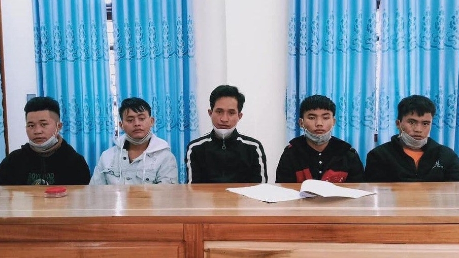 Nghệ An: Bực tức vì không gặp được bạn gái, nam thanh niên rủ bạn tấn công lực lượng đang làm nhiệm vụ