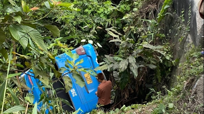 Vĩnh Phúc: Xe mất lái lao xuống vực khi chở khách lên khu du lịch Tam Đảo