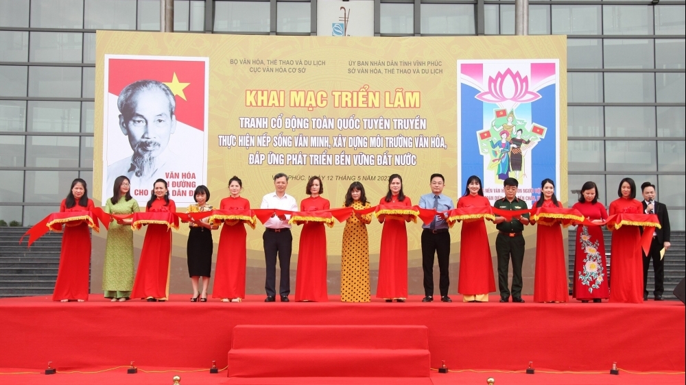 Vĩnh Phúc: Triển lãm tranh cổ động tuyên truyền thực hiện nếp sống văn minh, xây dựng môi trường văn hóa