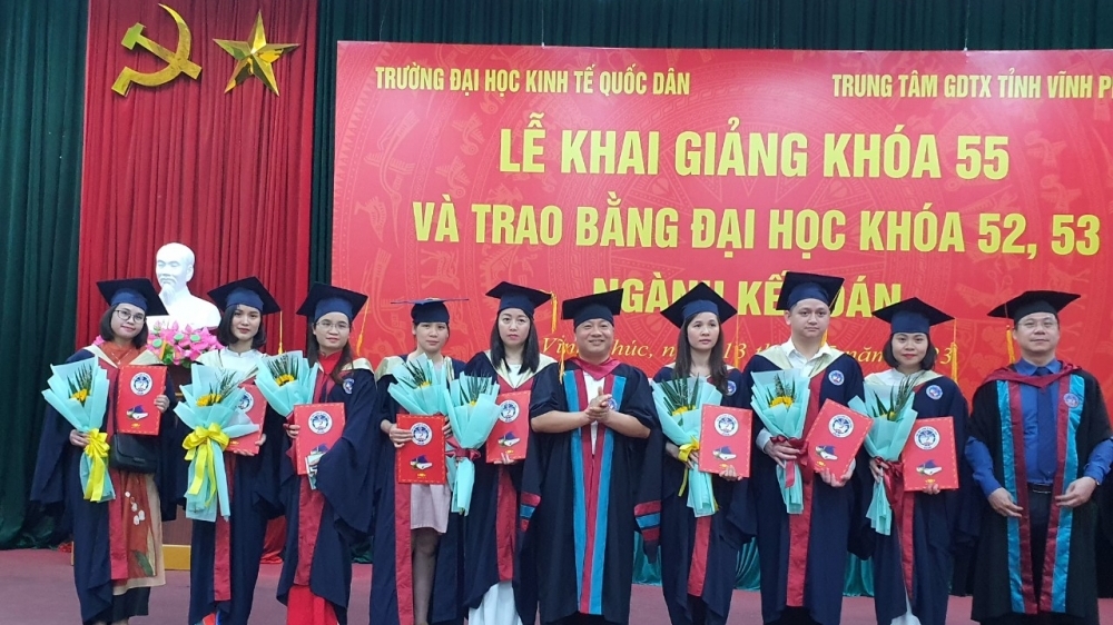 Khai giảng và trao bằng tốt nghiệp Đại học ngành Kế toán tại Vĩnh Phúc