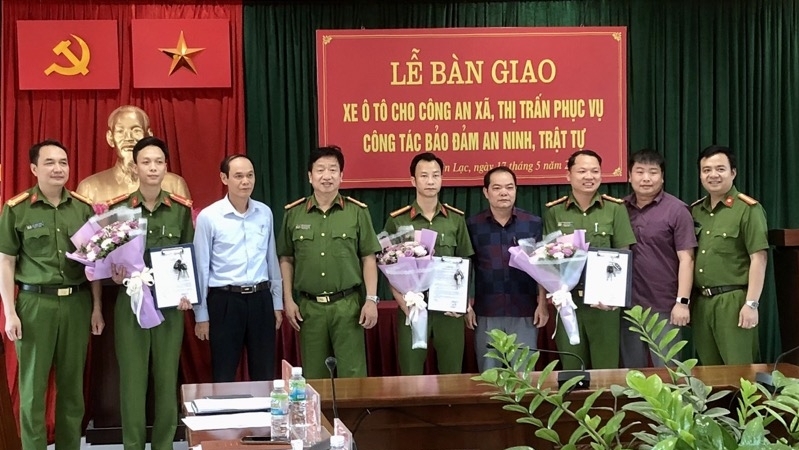 Vĩnh Phúc 3 đơn vị được trang cấp xe ô tô đảm bảo ANTT trên địa bàn huyện Yên Lạc