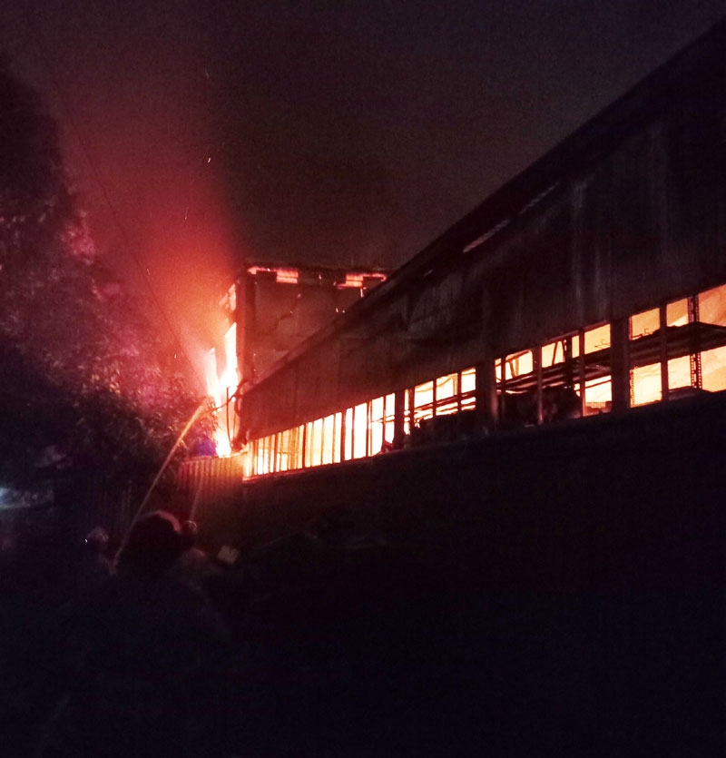 Cháy tại khu vực kinh doanh tự phát thuộc đường Lạc Long Quân, phường Khai Quang