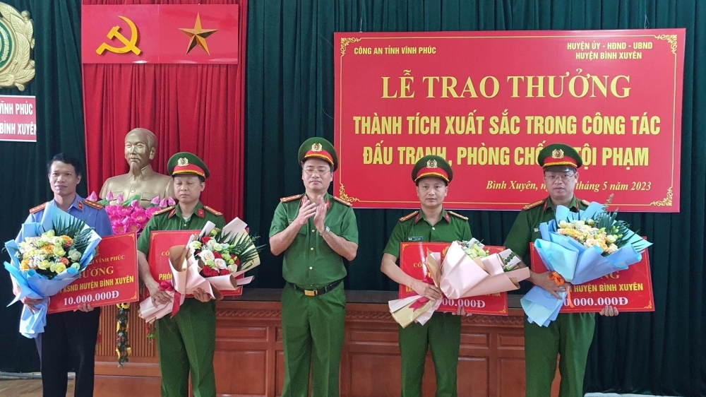 Vĩnh Phúc: Trao thưởng Công an huyện Bình Xuyên trong công tác đấu tranh, phòng chống tội phạm