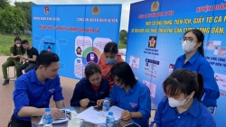 tuoi tre binh xuyen ho tro nhan dan thuc hien dich vu cong truc tuyen cai dat tai khoan dinh danh dien tu