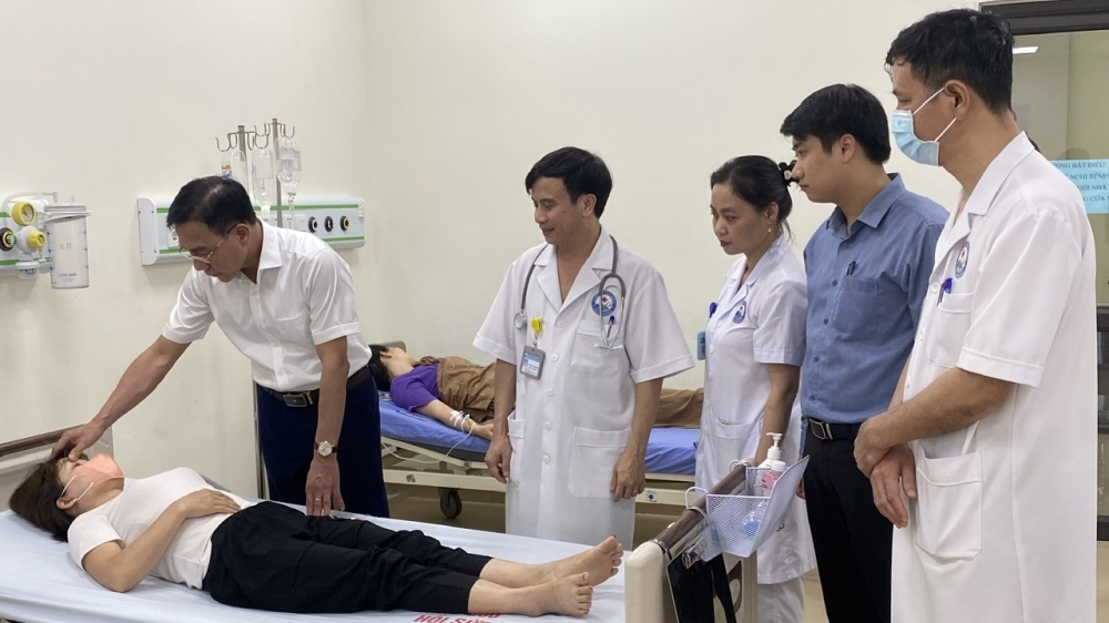 Vĩnh Phúc: Hàng trăm công nhân nhập viện do nghi ngộ độc thực phẩm