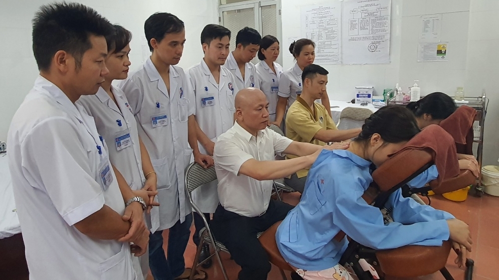 Bệnh viện Y dược cổ truyền Vĩnh Phúc: Chữa bệnh bằng phương pháp tác động cột sống