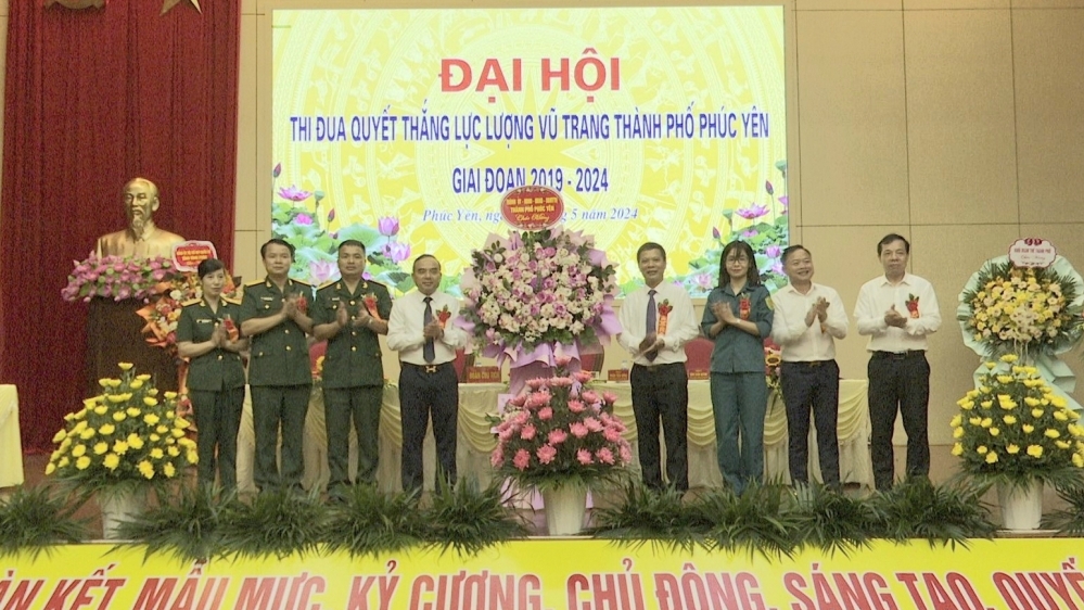 Xây dựng lực lượng vũ trang thành phố Phúc Yên vững mạnh về chính trị