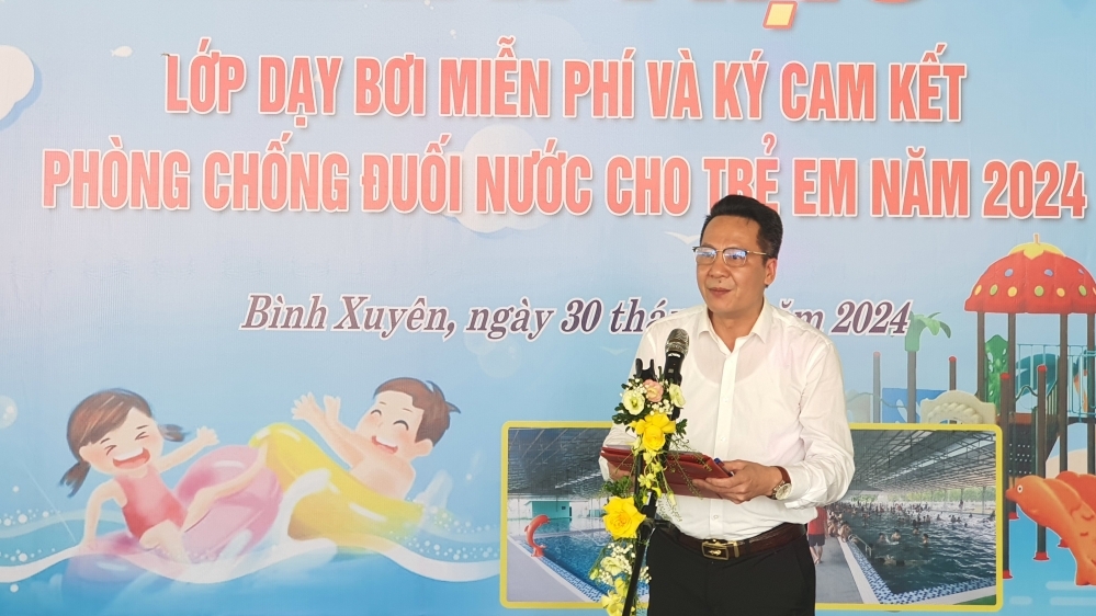Huyện Bình Xuyên tổ chức lớp dạy bơi miễn phí cho trẻ em