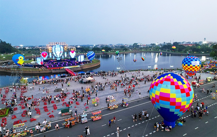 Festival Khinh khí cầu năm 2025 là một trong những sự kiện góp phần thu hút du khách đến Vĩnh Phúc dịp nghỉ lễ 30/4 và 1/5