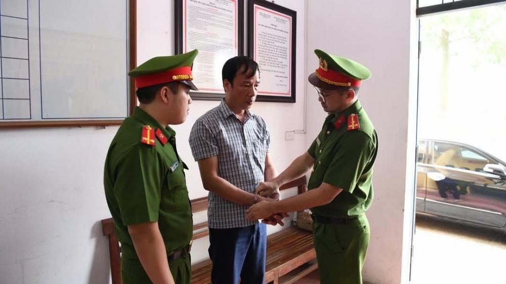 Phú Thọ: Bắt khẩn cấp Chủ tịch xã Thạch Khoán