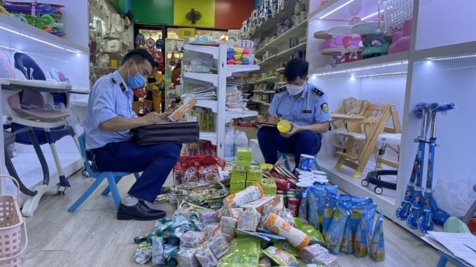 Lào Cai: Thu giữ gần 700 sản phẩm thực phẩm có dấu hiệu nhập lậu