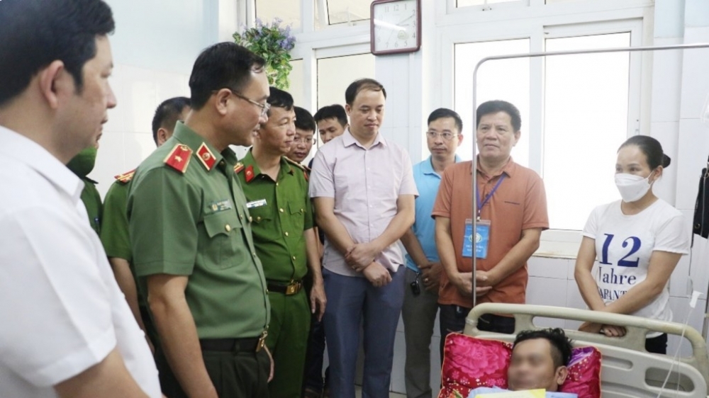 Nghệ An: Bắt 2 đối tượng bắn trọng thương chiến sĩ công an, thu 15 bánh heroin