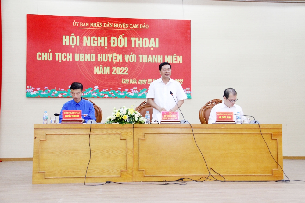 Đồng chí Đinh Văn Mười – Tỉnh ủy viên, Phó Bí thư Huyện ủy, Chủ tịch UBND huyện Tam Đảo chủ trì buổi đối thoại với thanh niên năm 2022